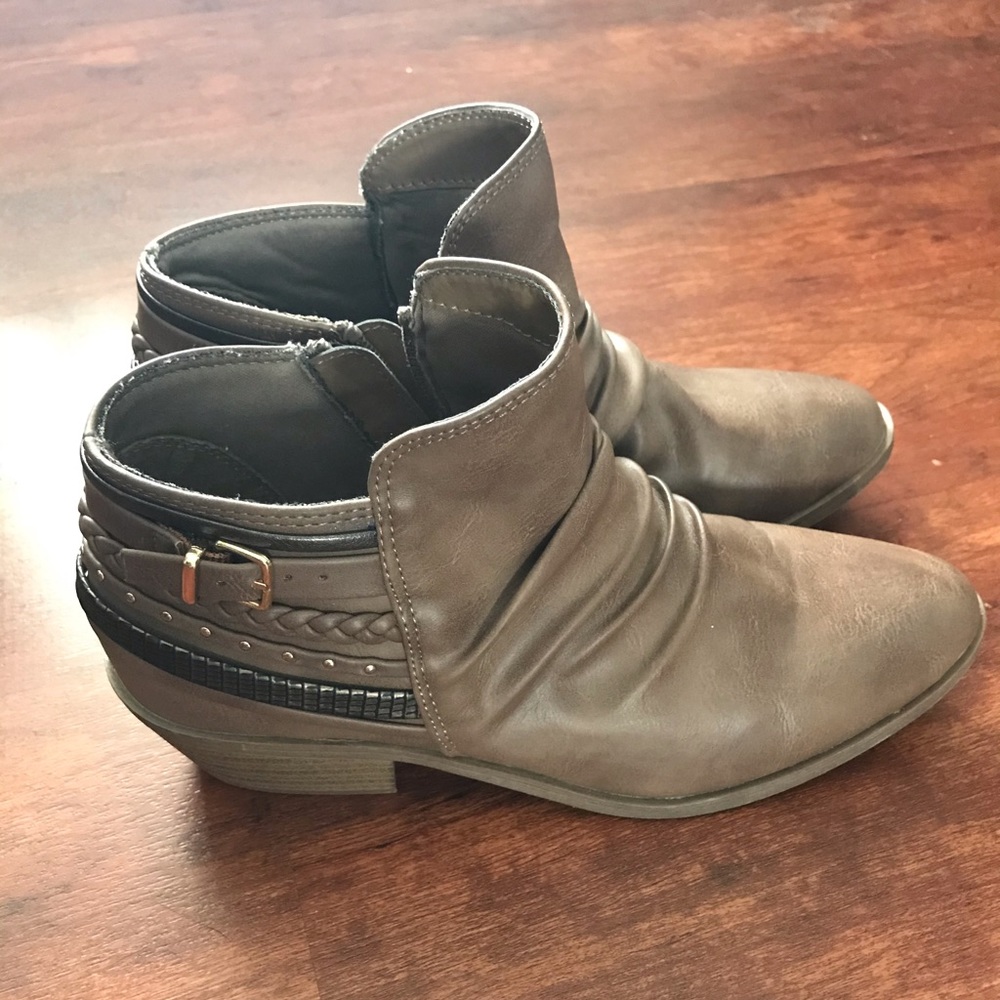 SO brand tan booties with side detailing